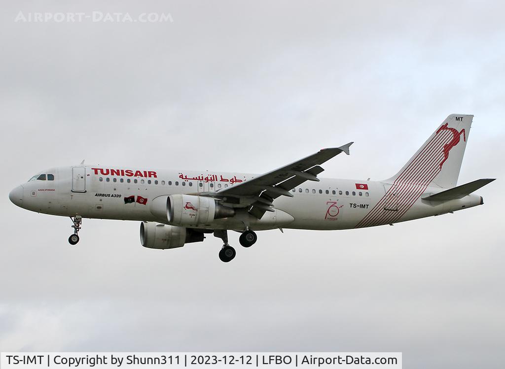 TS-IMT, 2012 Airbus A320-214 C/N 5204, Landing rwy 32L with additional Lybian / Tunisian flag patch...
