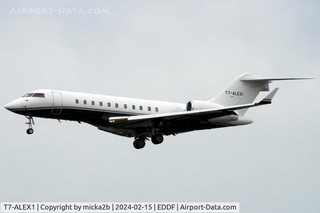 T7-ALEX1, 2004 Bombardier BD-700-1A11 Global 5000 C/N 9155, Landing