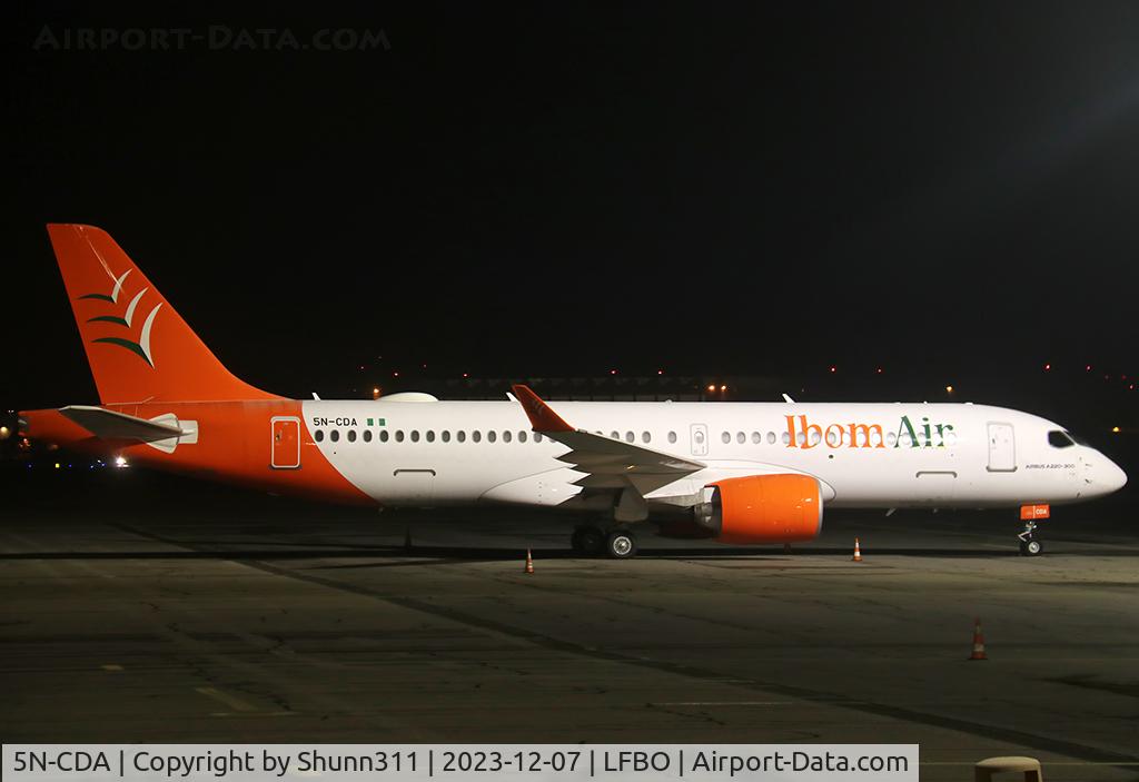 5N-CDA, 2023 Airbus Canada A220-300 C/N 55250, Night stop on delivery from Montréal to Nigeria... Parked at the General Aviation area..