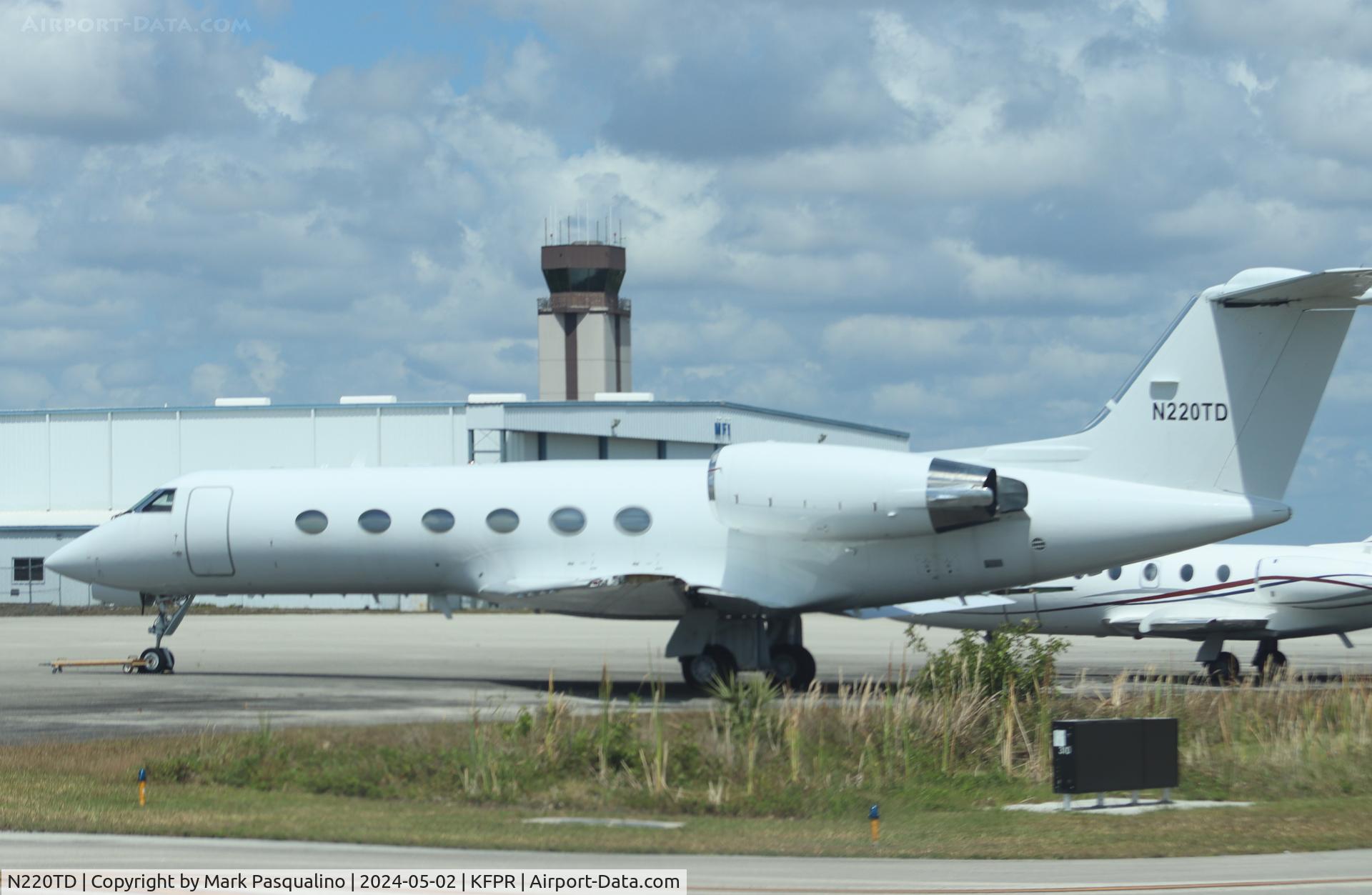 N220TD, 1988 Gu;fstream G-IV C/N 1070, Gulfstream G-IV
