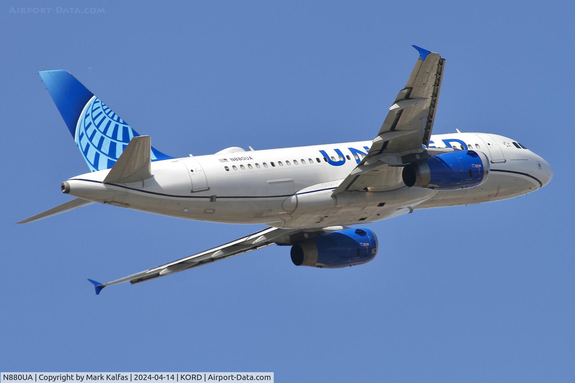 N880UA, 2005 Airbus A319-132 C/N 2426, A319 United Airlines Airbus A319-132 N880UA UAL356 ORD-LGA departing 10C KORD