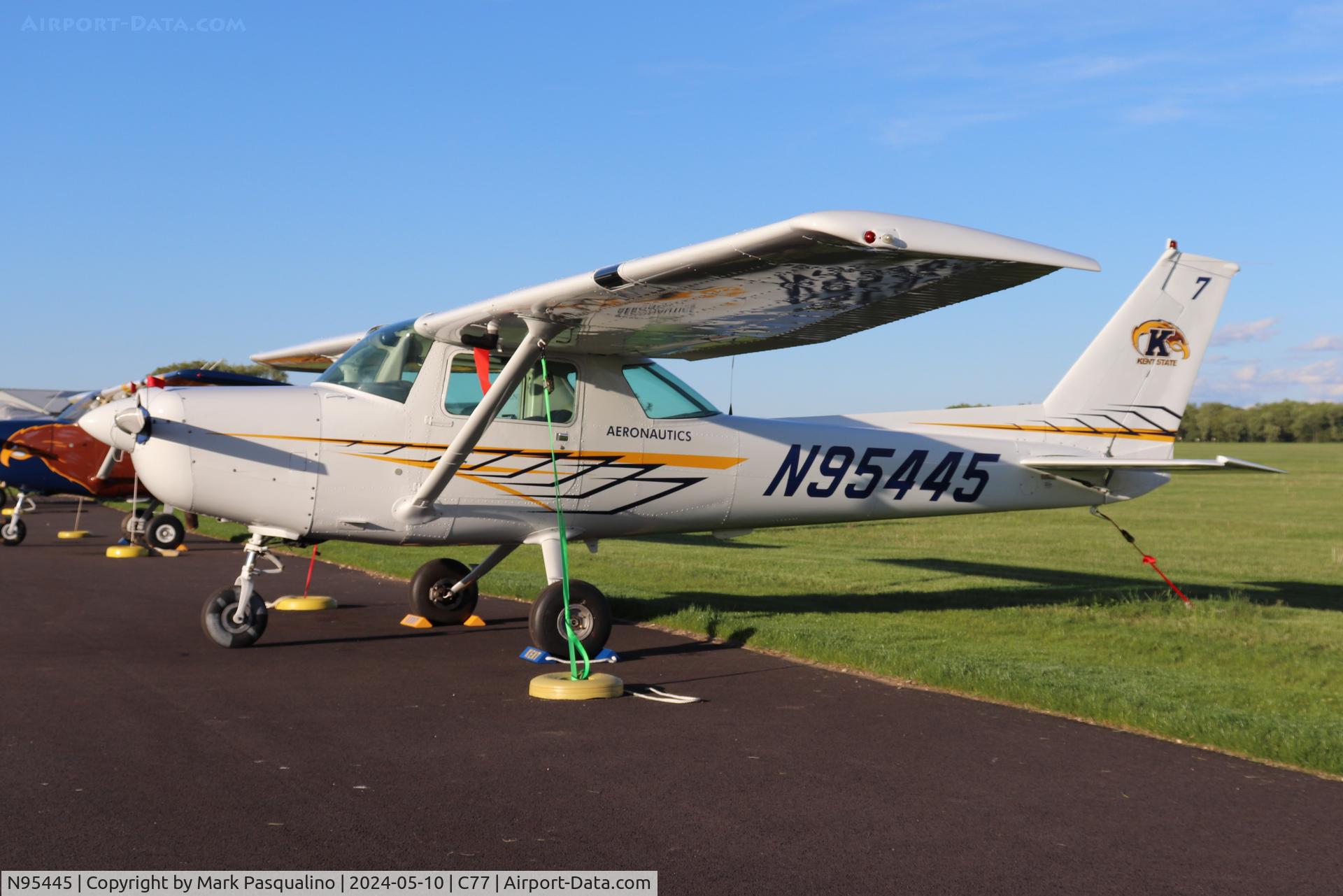 N95445, 1984 Cessna 152 C/N 15285898, Cessna 152