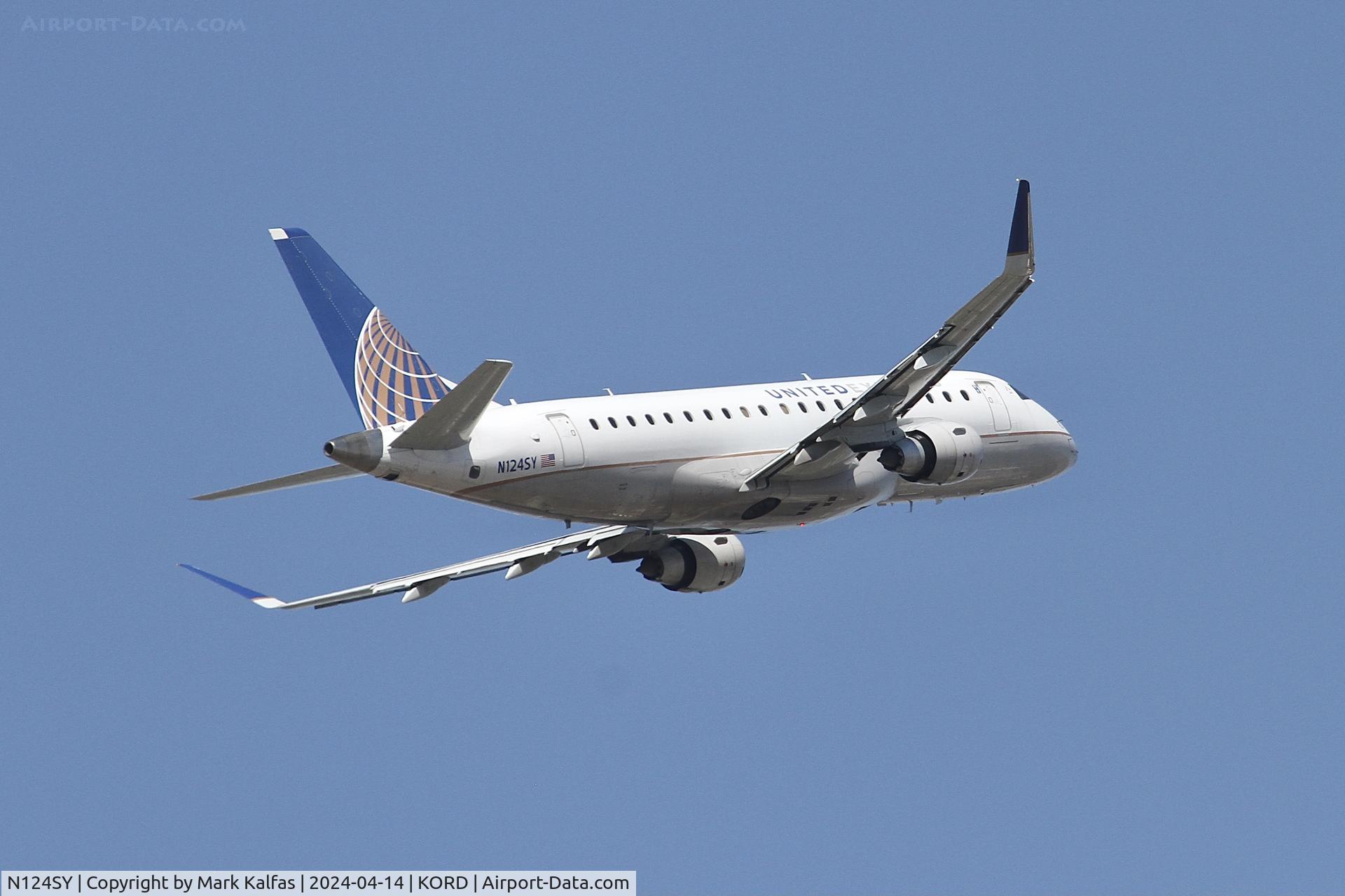 N124SY, 2016 Embraer 175LR (ERJ-170-200LR) C/N 17000439, E75L SkyWest/United Express Embraer 175LR (ERJ-170-200LR) N124SY SKW5376 ORD-LEX departing 10C KORD