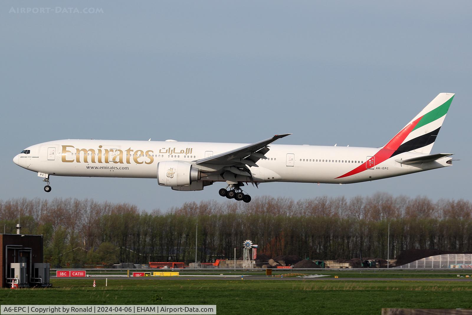 A6-EPC, Boeing 777-31H(ER) C/N 42322, at spl