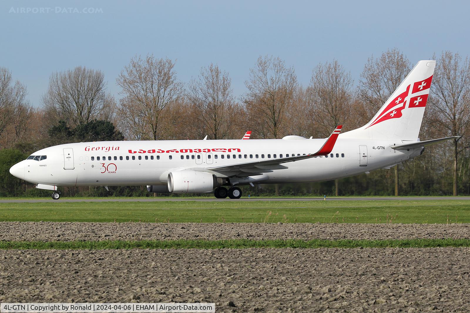 4L-GTN, 2009 Boeing 737-883 C/N 34547, at spl