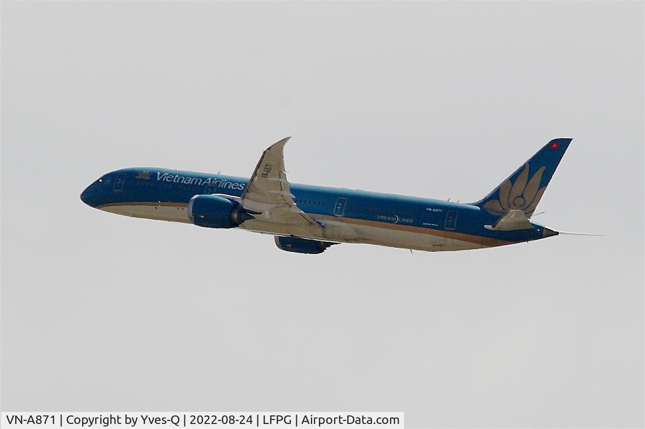 VN-A871, 2017 Boeing 787-9 Dreamliner Dreamliner C/N 39290, Boeing 787-9 Dreamliner, Climbing rwy 08L, Roissy Charles De Gaulle airport (LFPG-CDG)