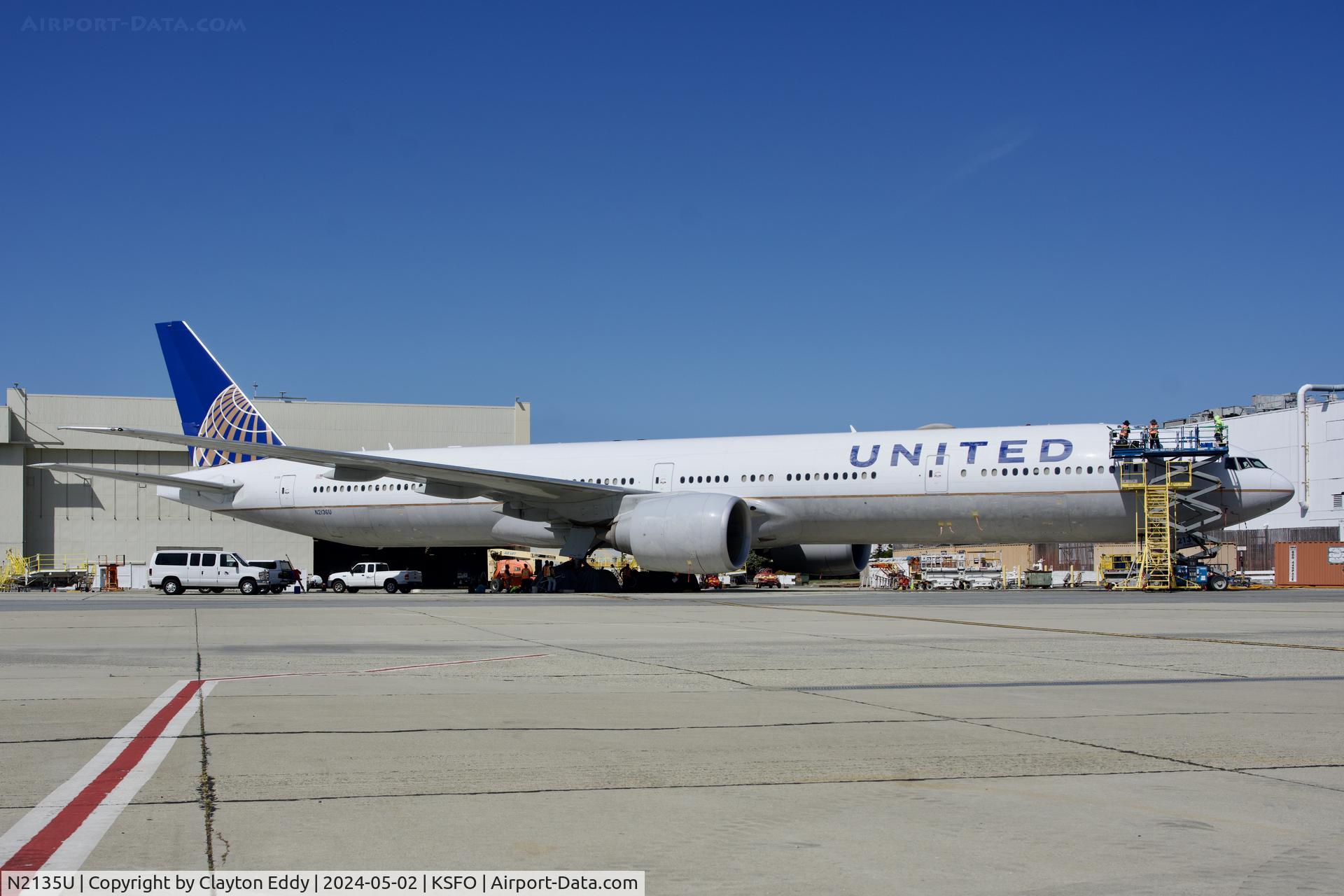 N2135U, 2017 Boeing 777-300/ER C/N 62646, Wash time. SFO 2024.