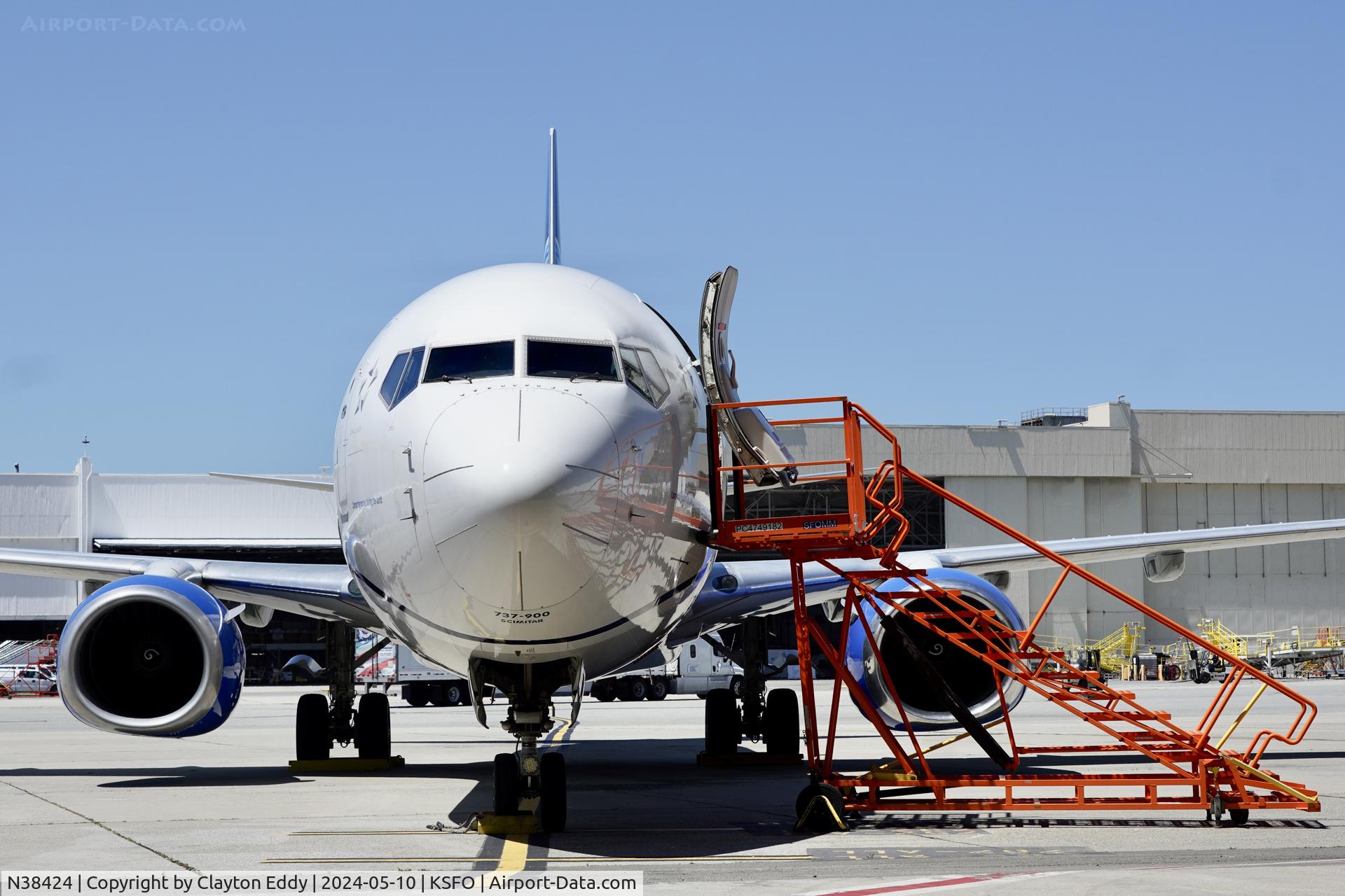 N38424, 2008 Boeing 737-924/ER C/N 37095, SFO 2024.