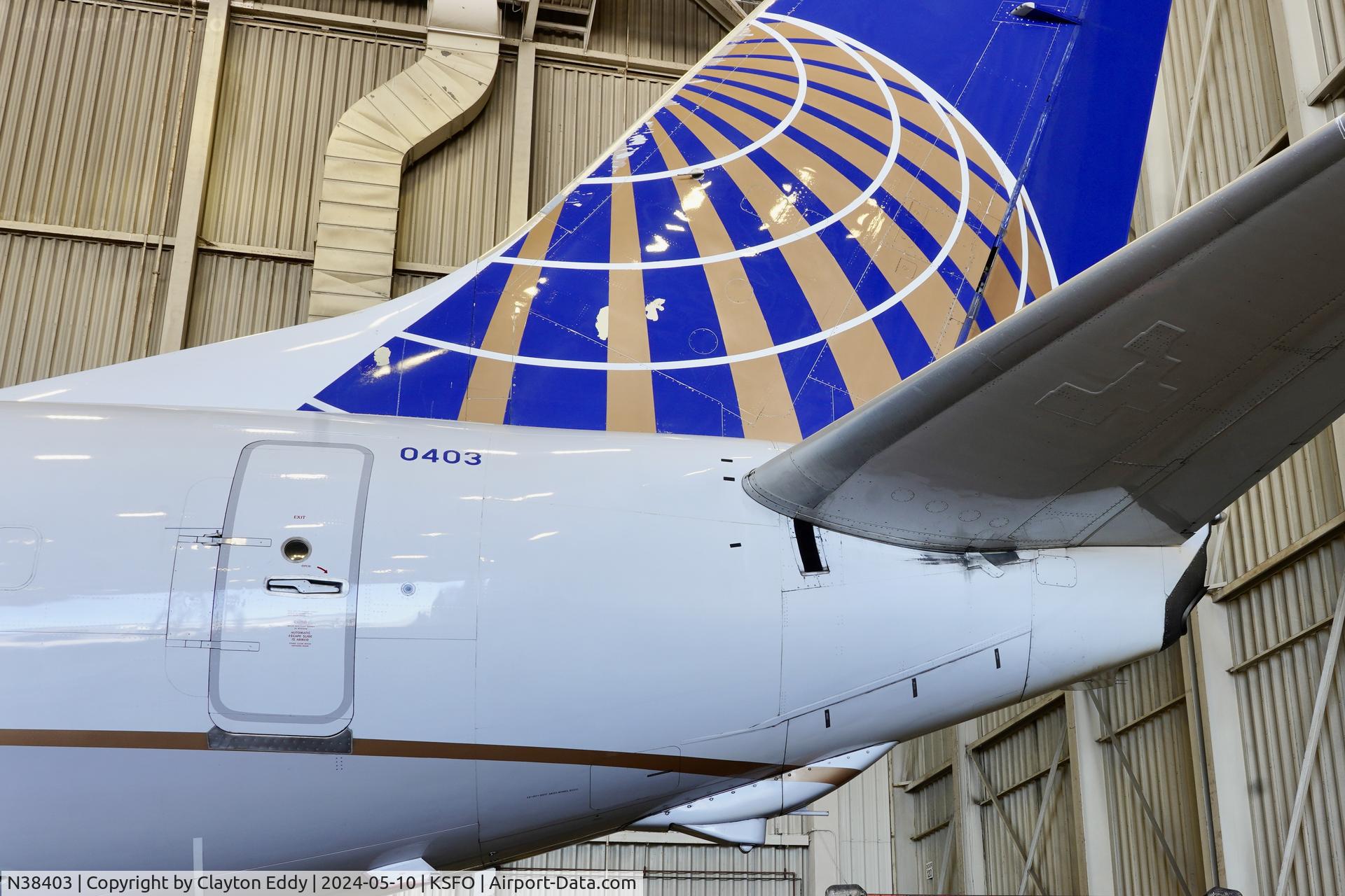N38403, 2001 Boeing 737-924 C/N 30120, SFO 2024.