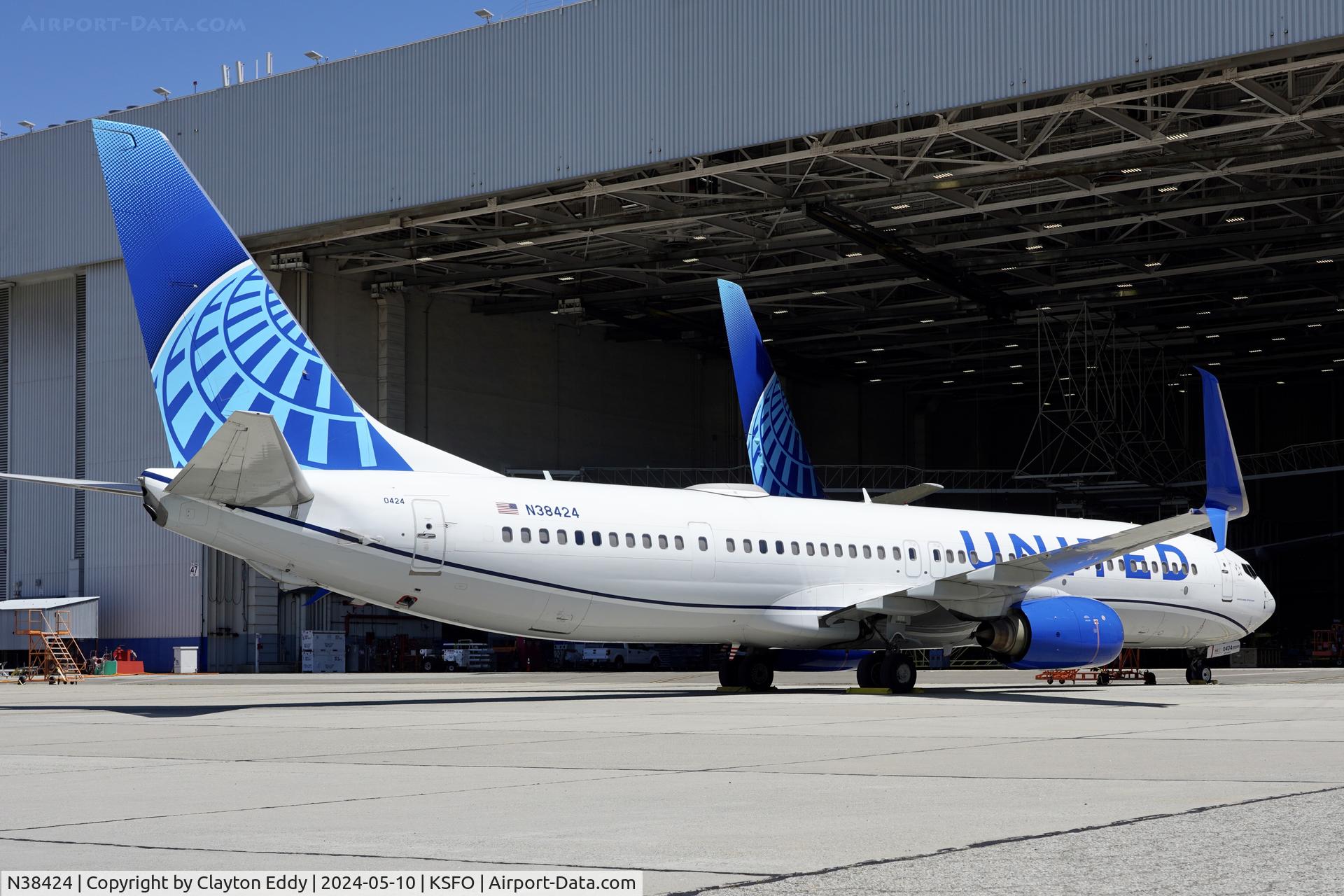 N38424, 2008 Boeing 737-924/ER C/N 37095, SFO 2024.