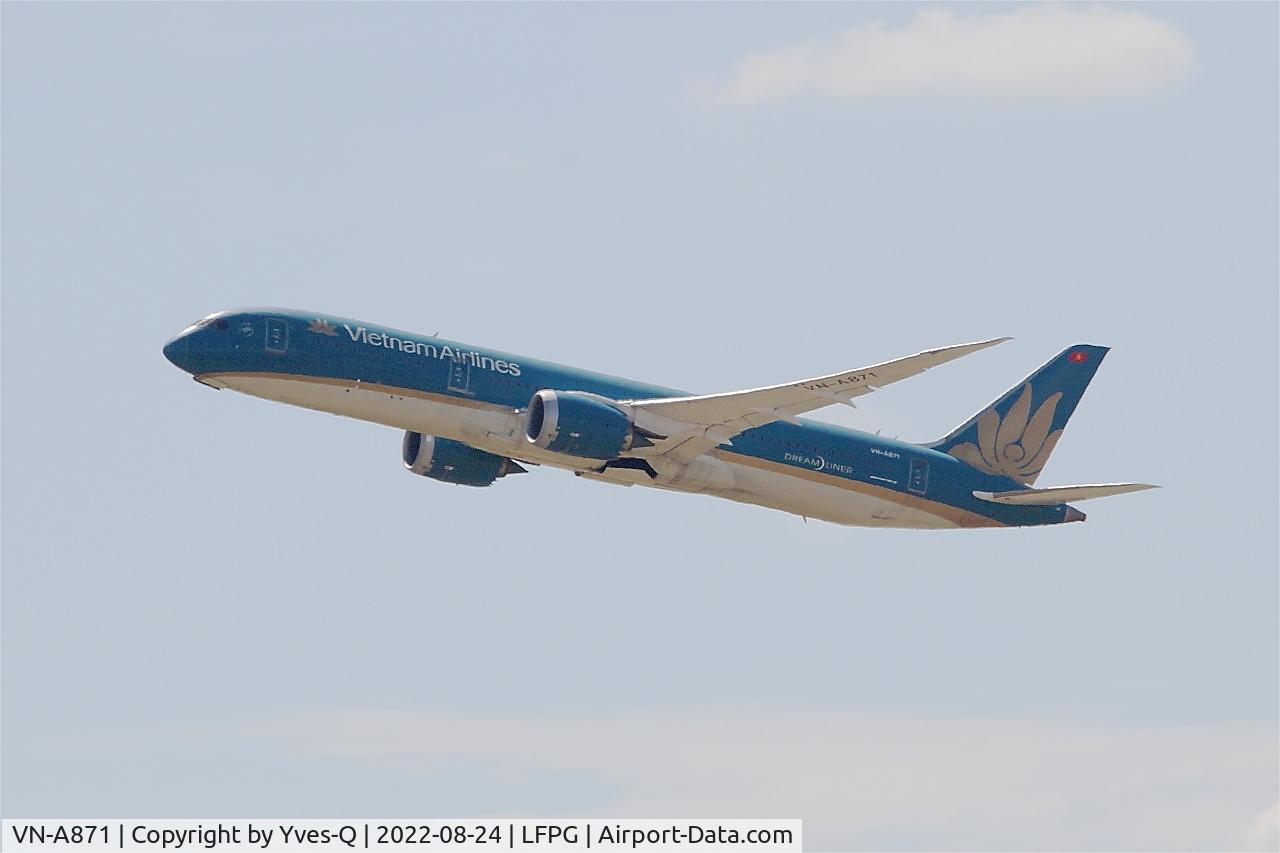 VN-A871, 2017 Boeing 787-9 Dreamliner Dreamliner C/N 39290, Boeing 787-9 Dreamliner, Climbing rwy 08L, Roissy Charles De Gaulle airport (LFPG-CDG)