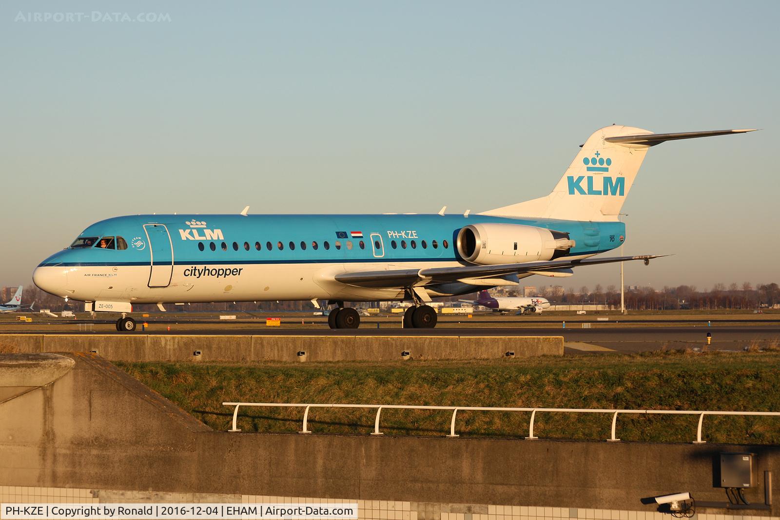 PH-KZE, 1996 Fokker 70 (F-28-0070) C/N 11576, at spl