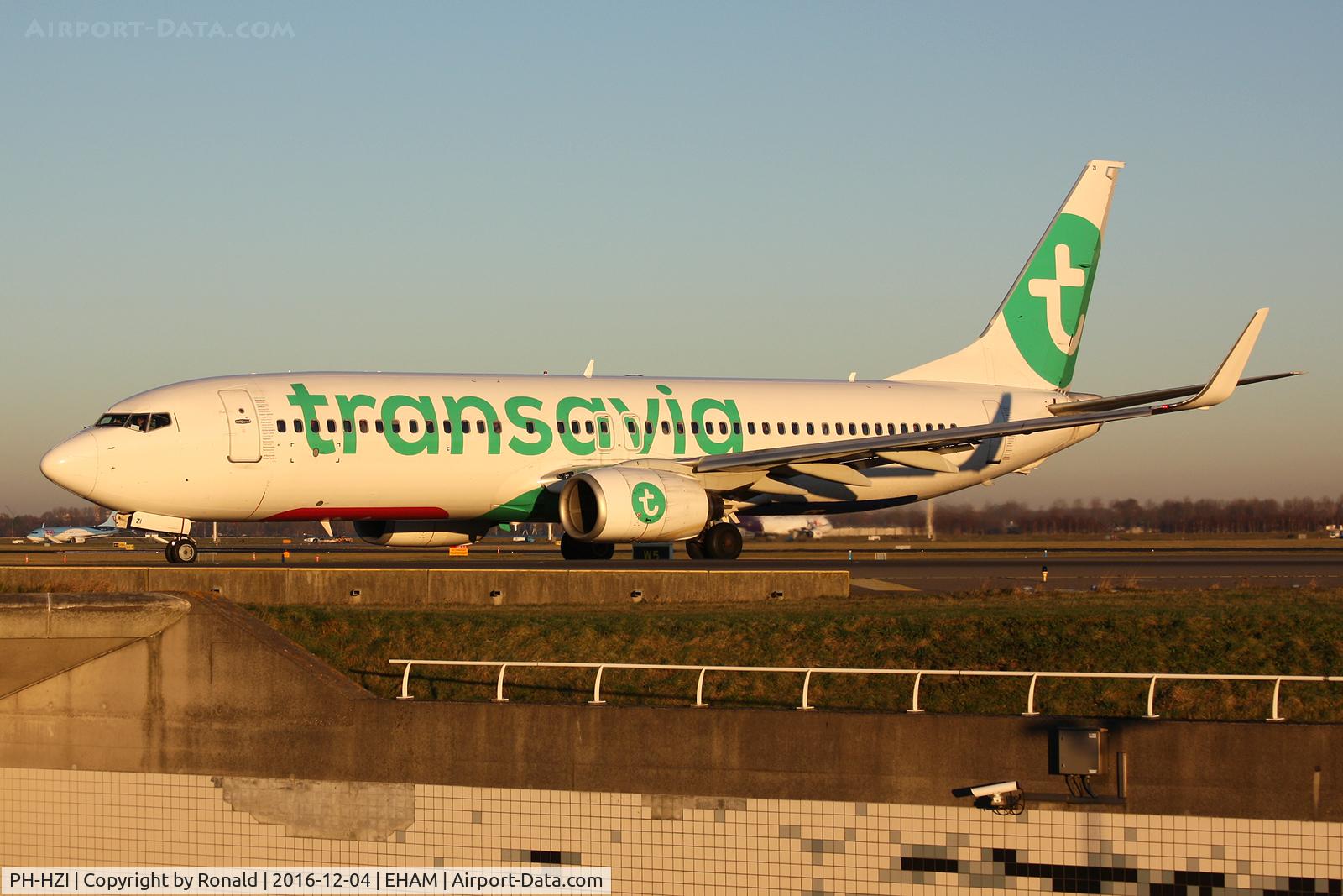 PH-HZI, 2000 Boeing 737-8K2 C/N 28380, at spl