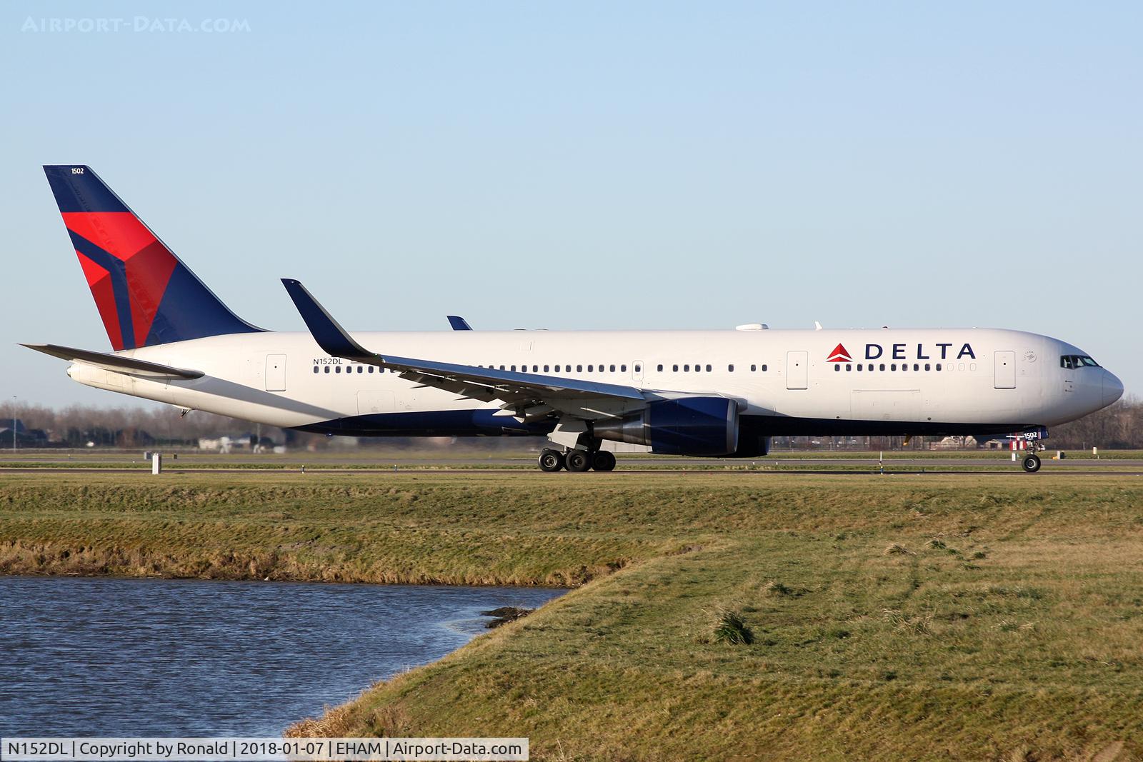 N152DL, 1990 Boeing 767-3P6 C/N 24984, at spl