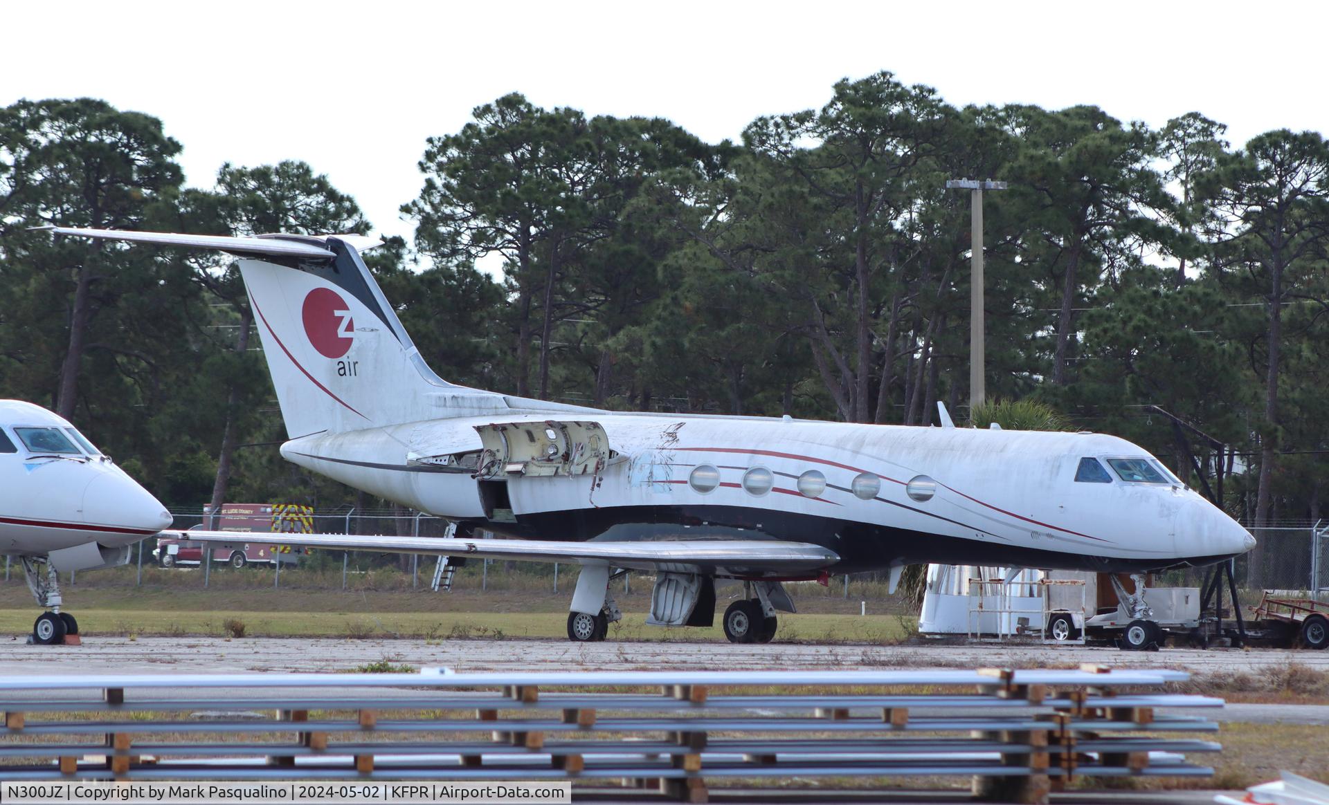 N300JZ, 1981 Gulfstream American G-1159A Gulfstream III C/N 875, Gulfstream G-1159A