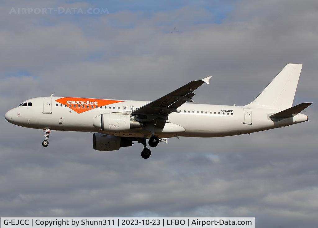 G-EJCC, 2014 Airbus A320-214 C/N 6004, Landing rwy 32L