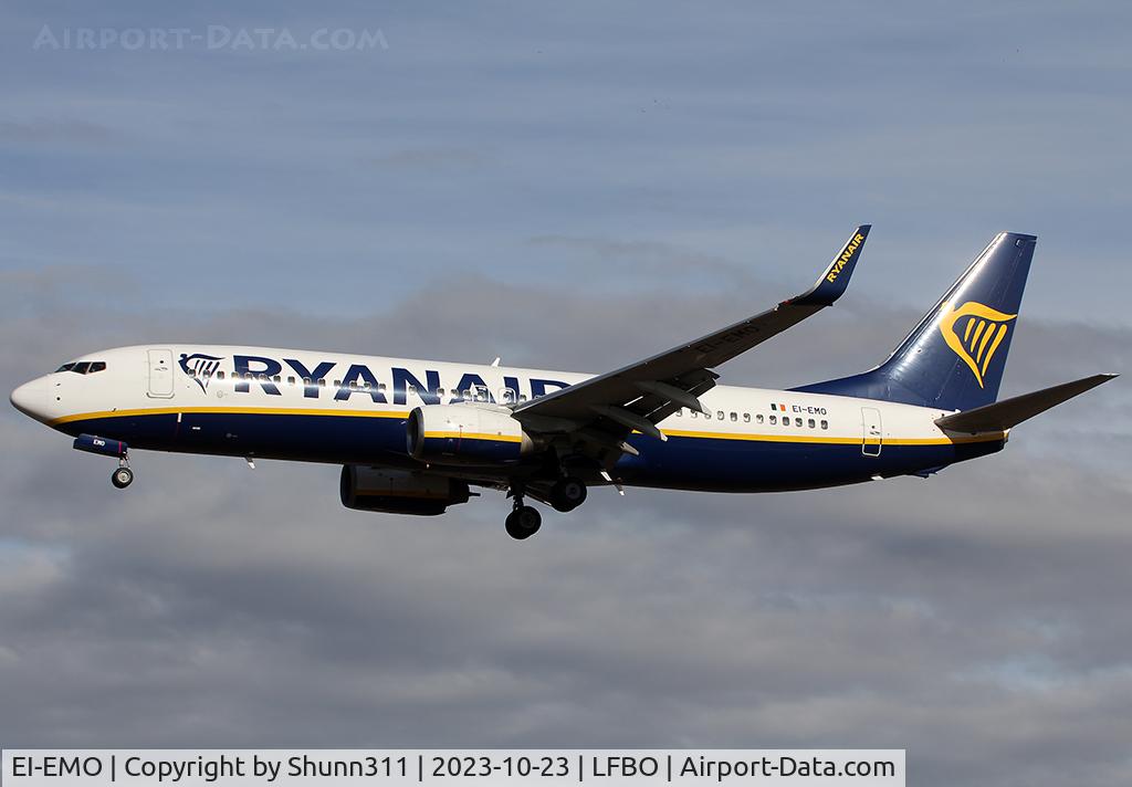 EI-EMO, 2010 Boeing 737-8AS C/N 40283, Landing rwy 32L