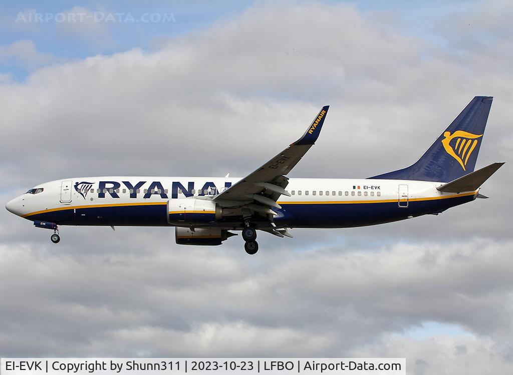 EI-EVK, 2012 Boeing 737-8AS C/N 40298, Landing rwy 32L