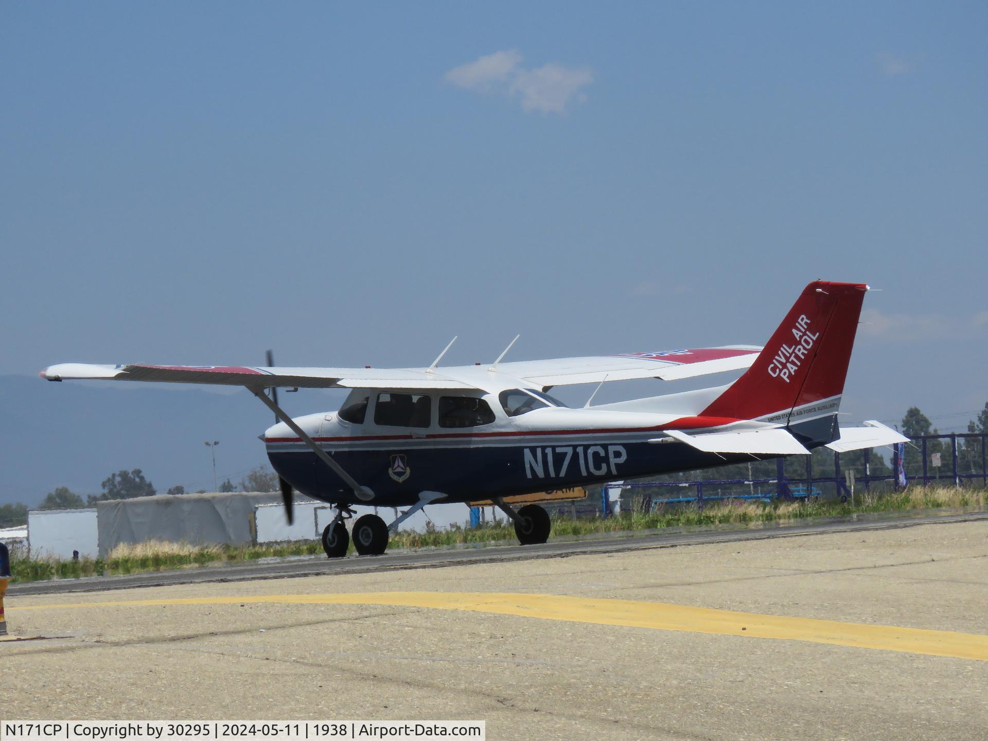 N171CP, 2019 Cessna 172S C/N 172S12332, Waiting