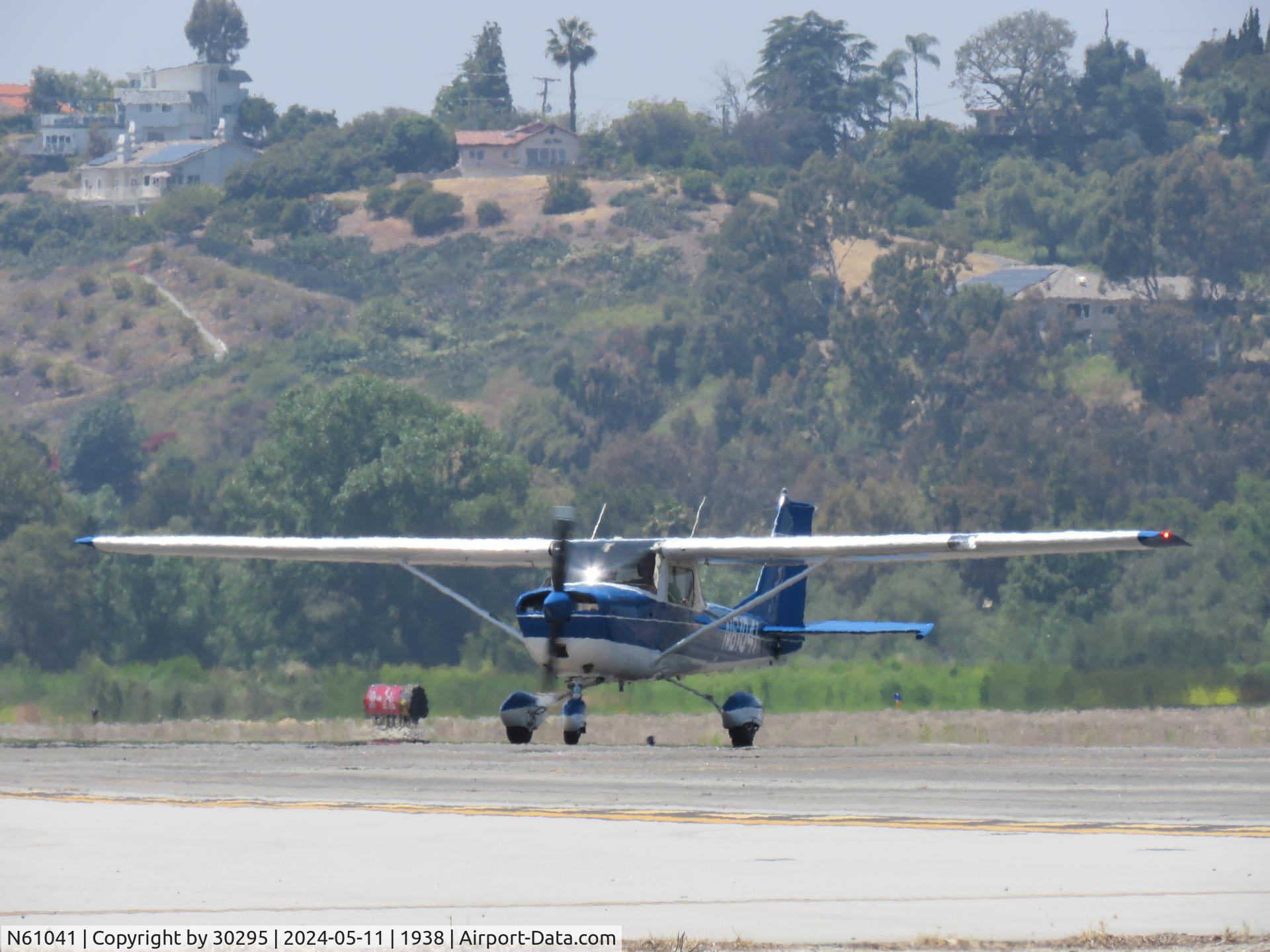 N61041, 1969 Cessna 150J C/N 150-70758, Waiting to get on taxiway