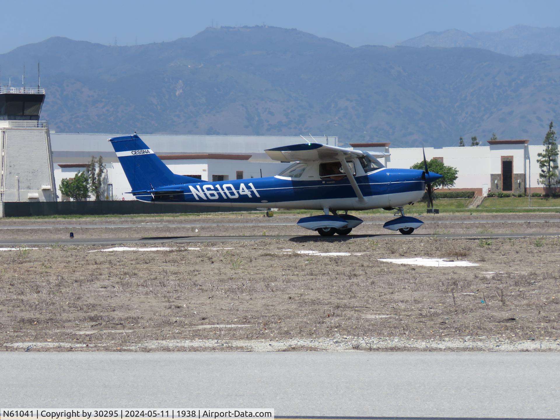 N61041, 1969 Cessna 150J C/N 150-70758, Taxiing