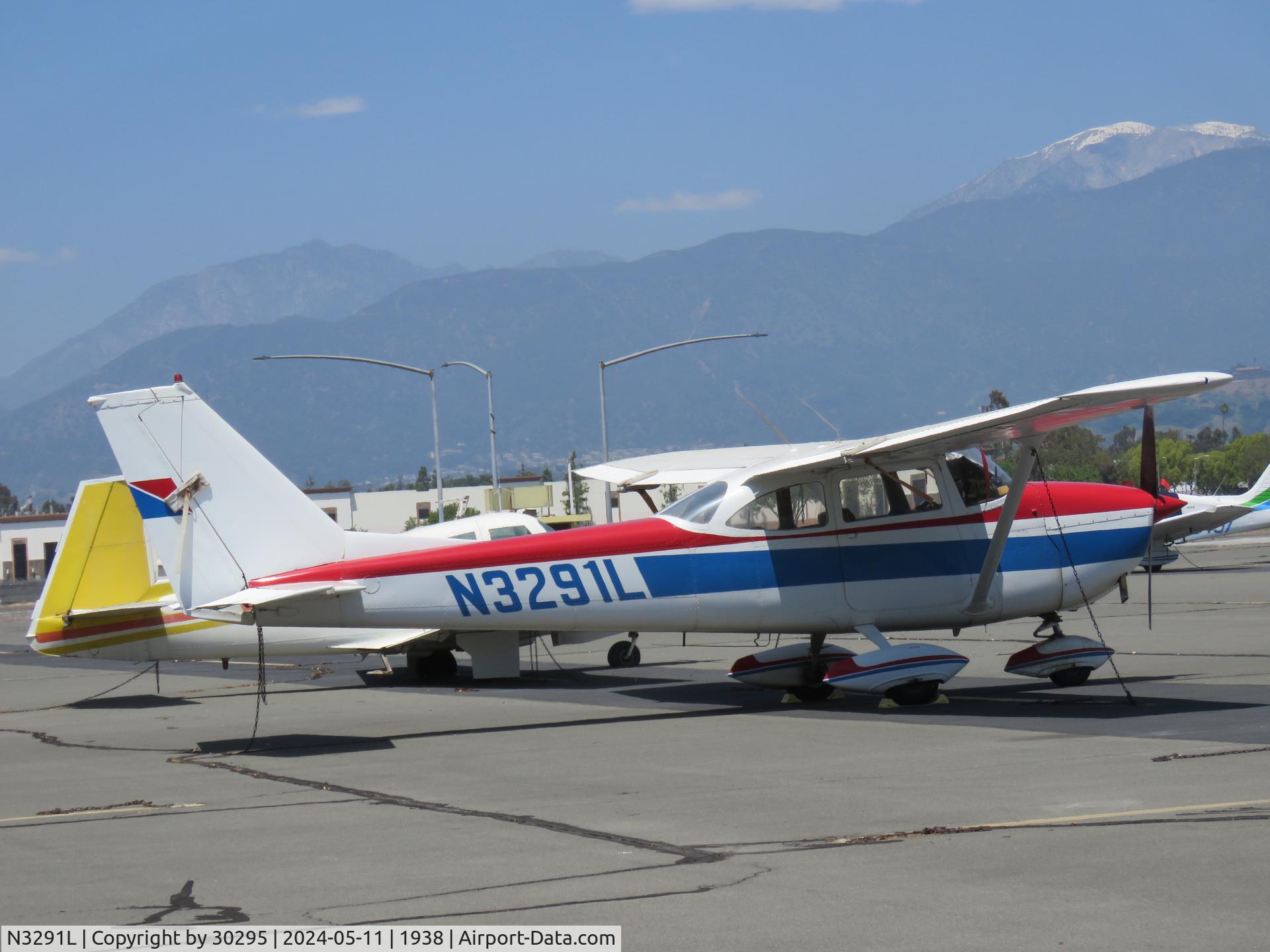 N3291L, 1967 Cessna 172H C/N 17256191, Parked