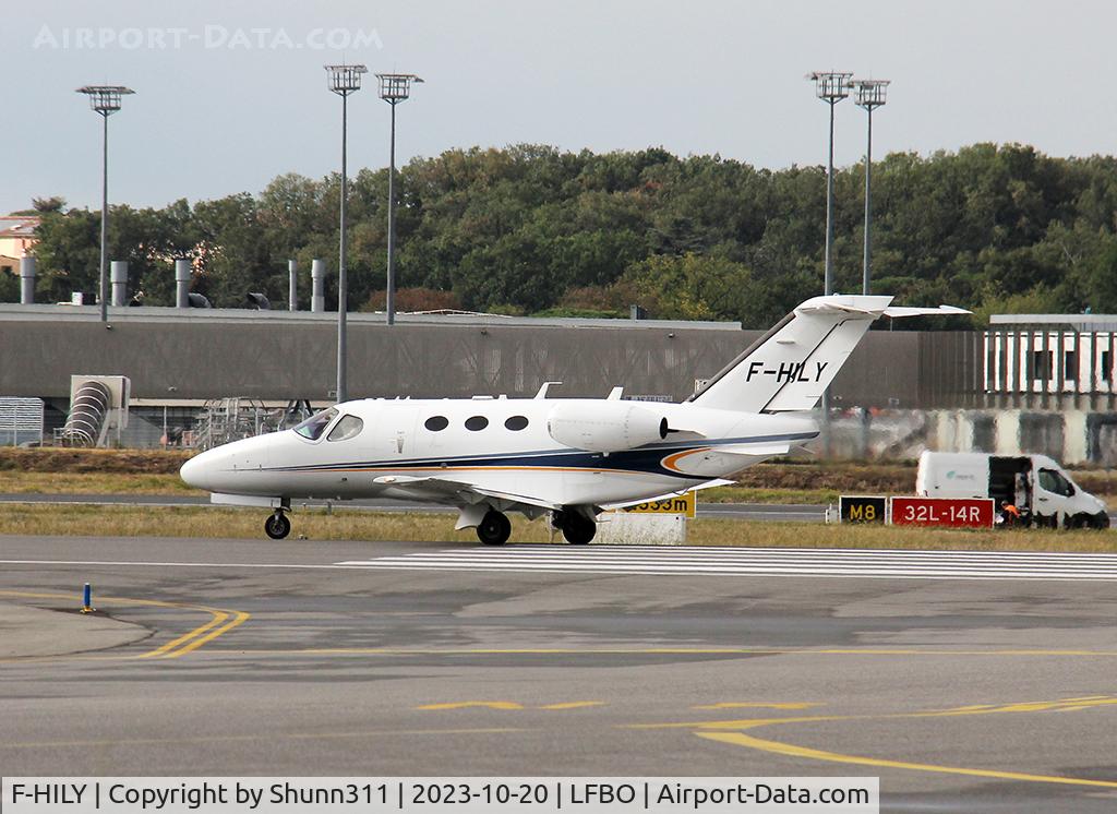 F-HILY, 2007 Cessna Aircraft Company 510 Citation Mustang C/N 510-0034, Lining up rwy 14L for departure...
