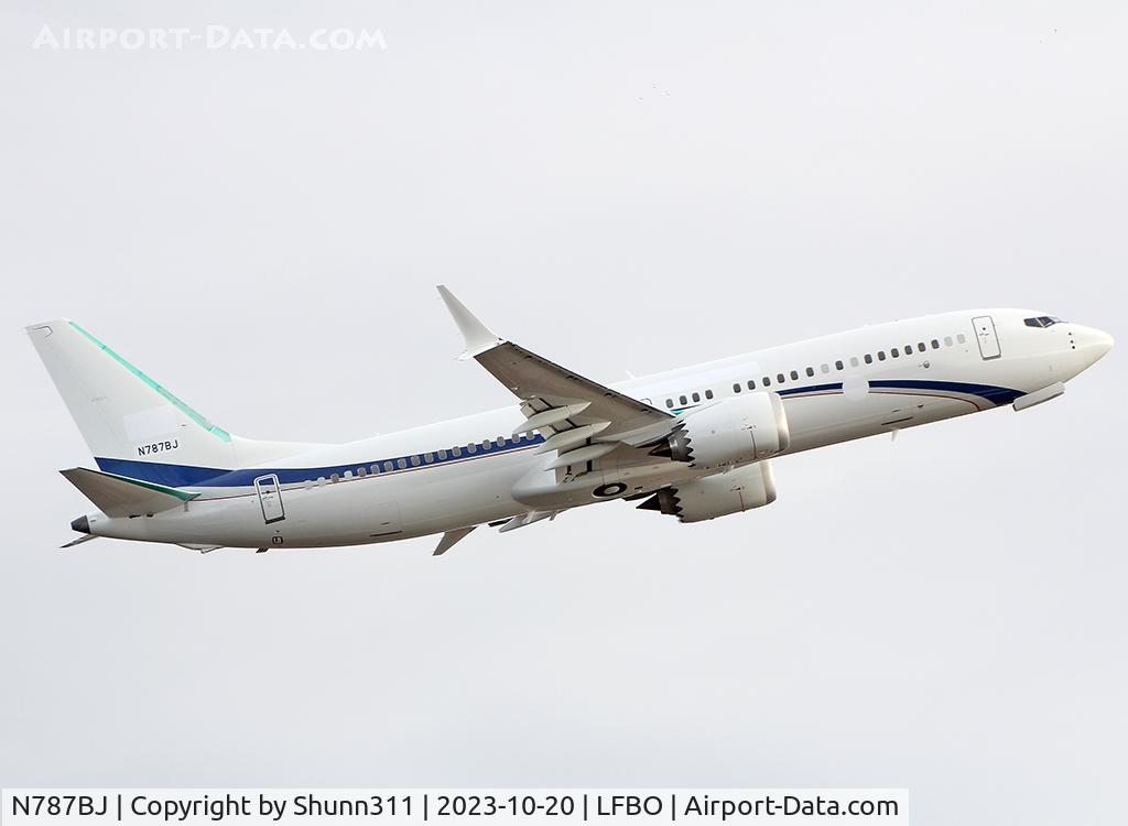 N787BJ, 2023 Boeing 737-8 BBJ MAX C/N 67960, Climbing after take off for some commecial layout at Francazal... To Basel for better outfitting.
For Royal Australian Air Force as A62-002