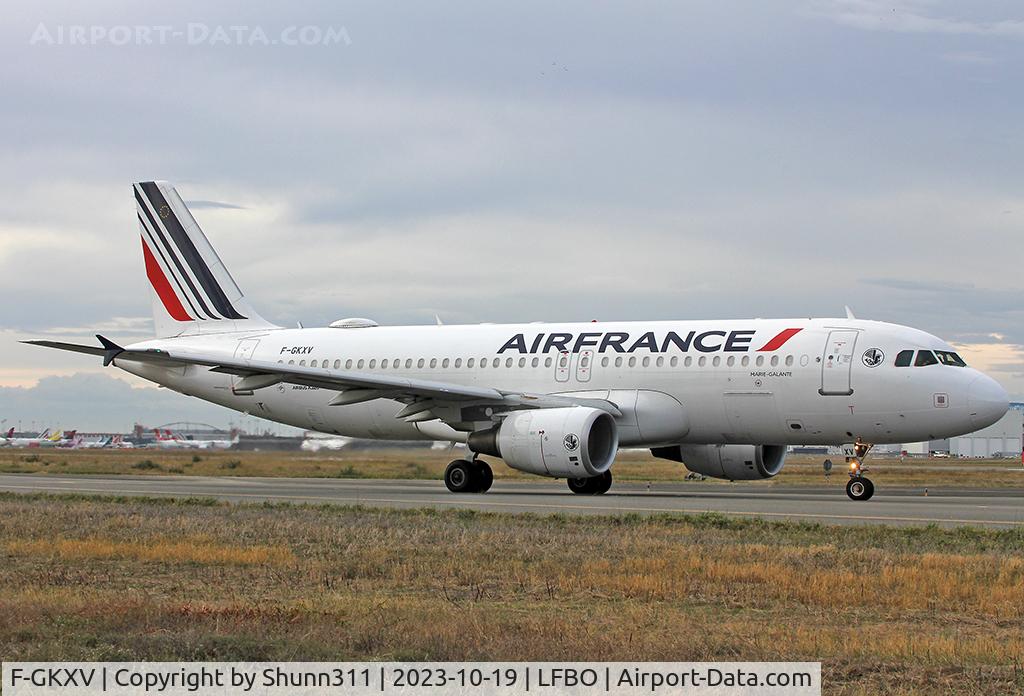 F-GKXV, 2009 Airbus A320-214 C/N 4084, Taxiing holding point rwy 14L for departure... new c/s and named 'Marie-Galante'