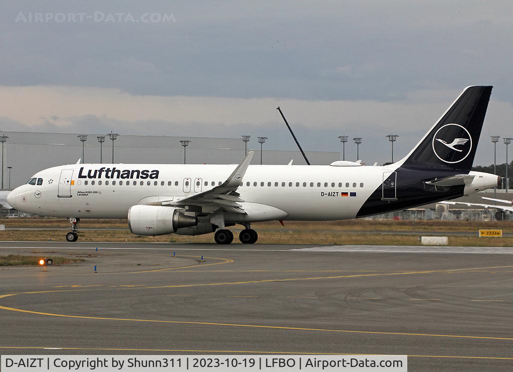 D-AIZT, 2013 Airbus A320-214 C/N 5601, Raedy for take off rwy 14L in new c/s...