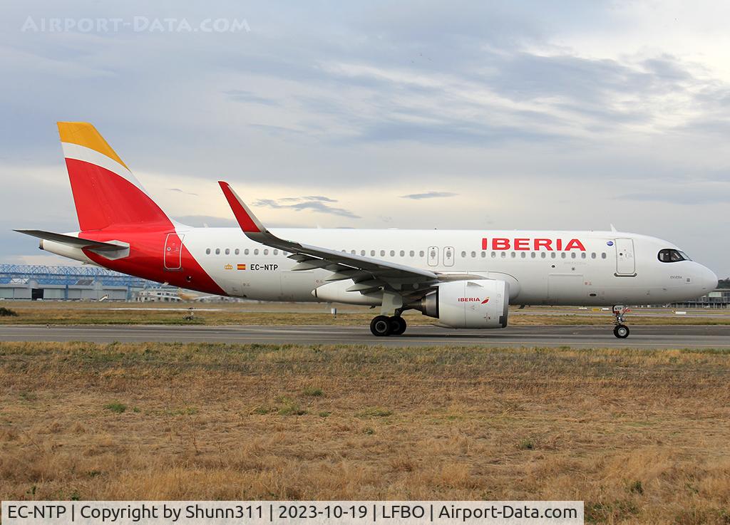 EC-NTP, 2022 Airbus A320-251N C/N 10830, Taxiing holding point rwy 14L for departure...
