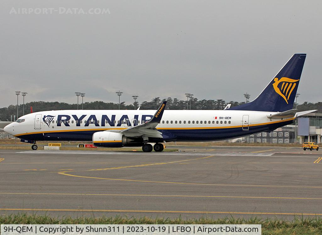 9H-QEM, 2018 Boeing 737-8AS C/N 44825, Ready for take off rwy 14L