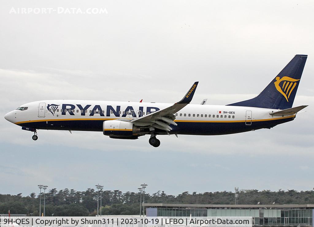 9H-QES, 2005 Boeing 737-8AS(WL) C/N 33823, Landing rwy 14L