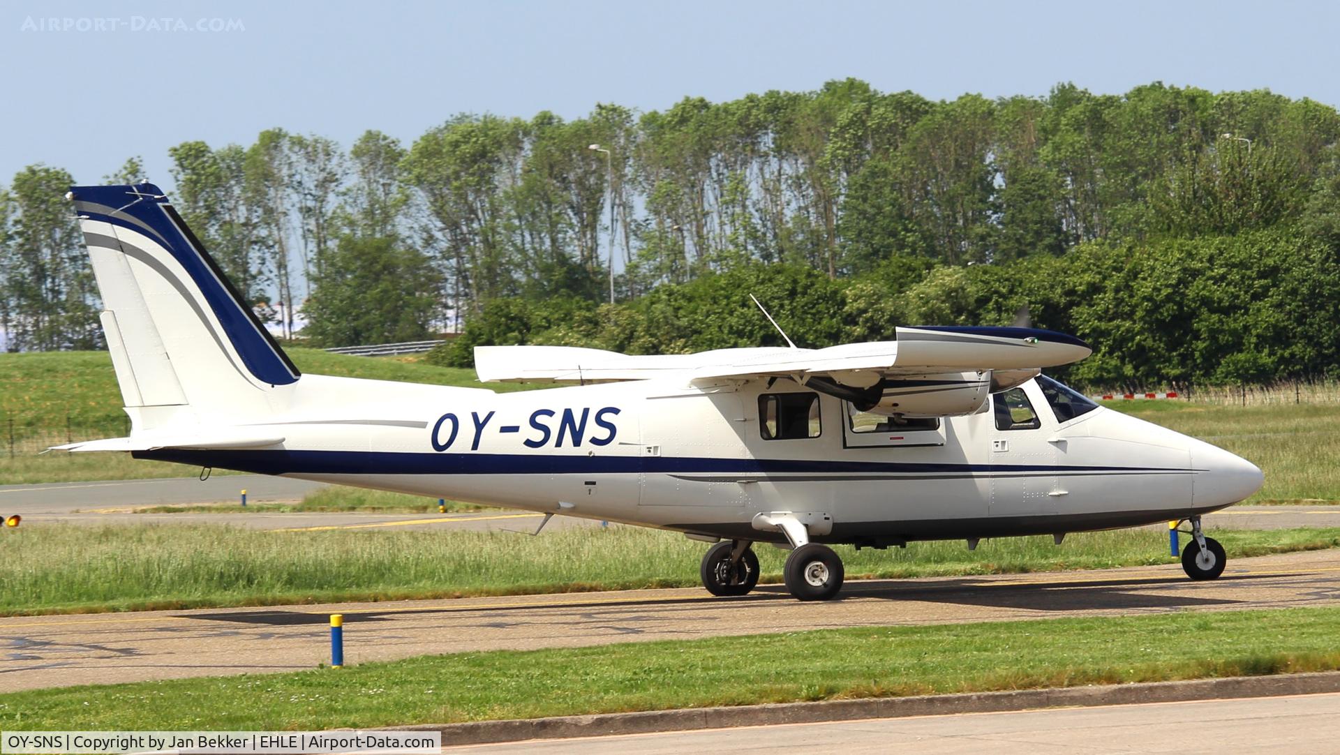 OY-SNS, Vulcanair P-68C C/N 504/C, Lelystad Airport