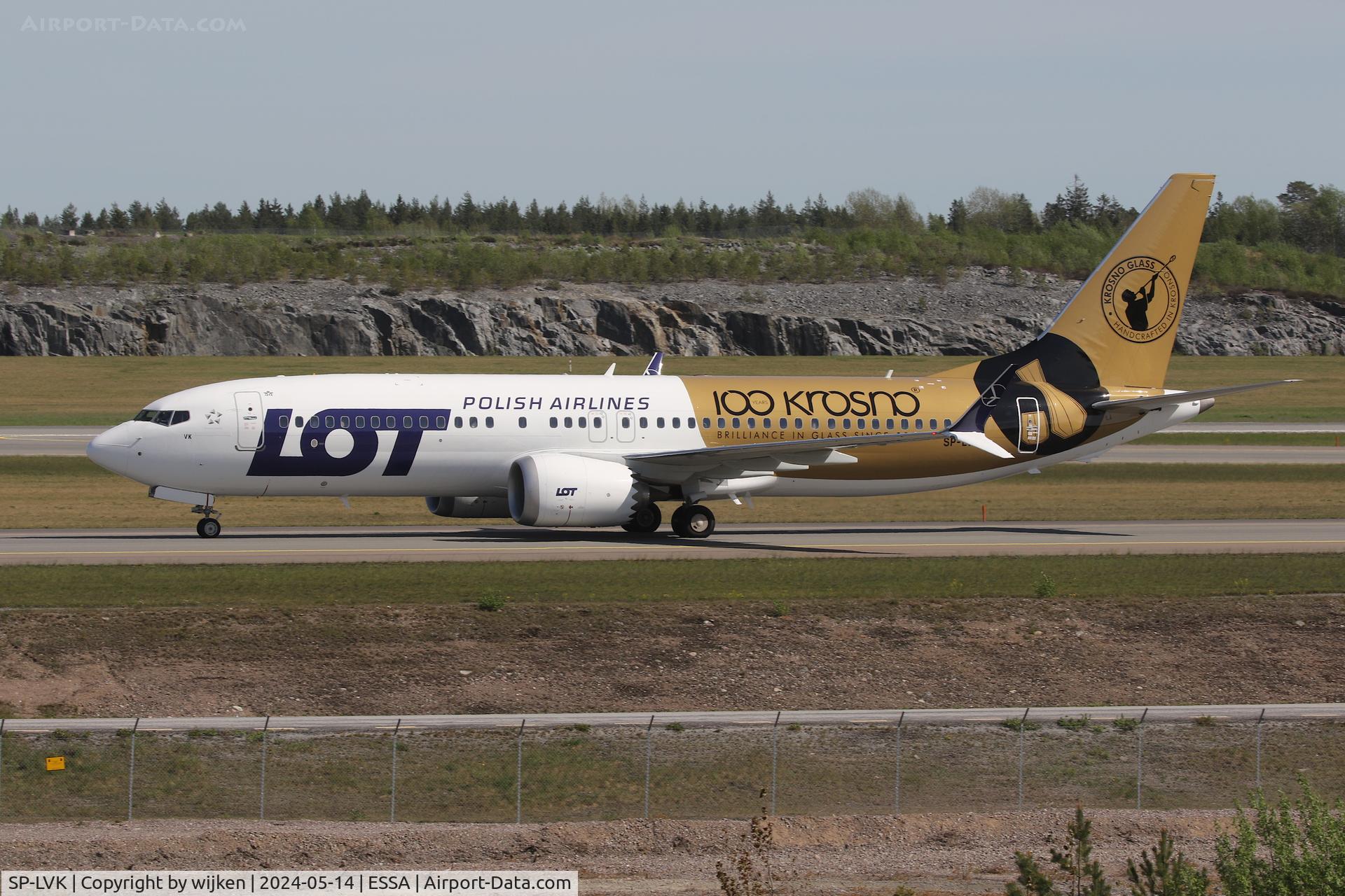 SP-LVK, 2021 Boeing 737-8 MAX C/N 43325, TWY W