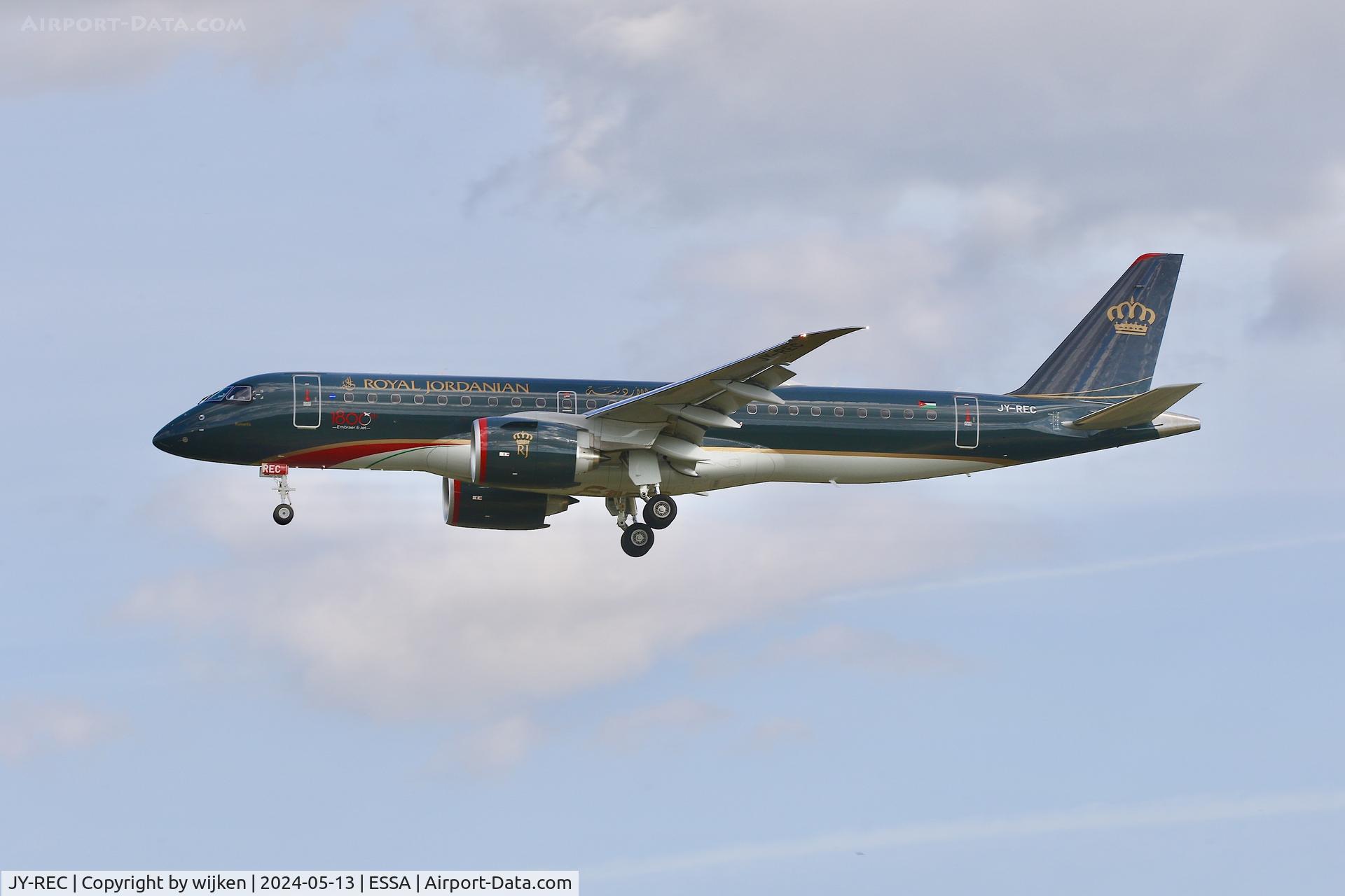 JY-REC, 2024 Embraer E195-E2 (ERJ 190-400 STD) C/N 19020129, RWY 01L