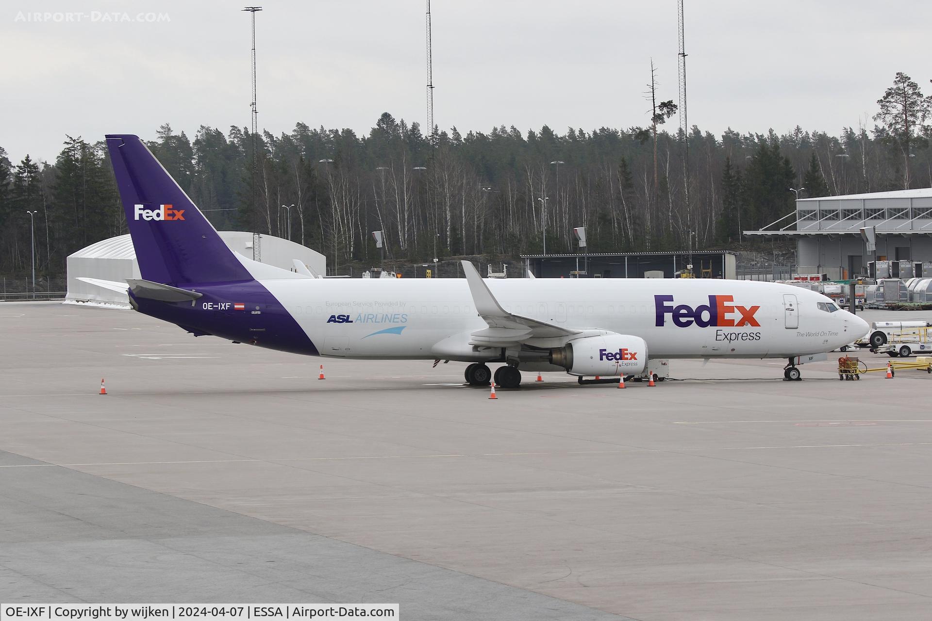 OE-IXF, 2006 Boeing 737-86N C/N 34258/2096, Ramp R