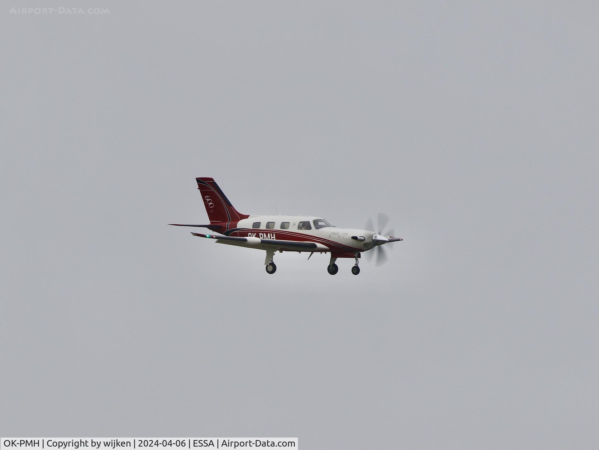 OK-PMH, 2017 Piper PA-46-600TP Meridian M600 C/N 4698040, Rwy 01L