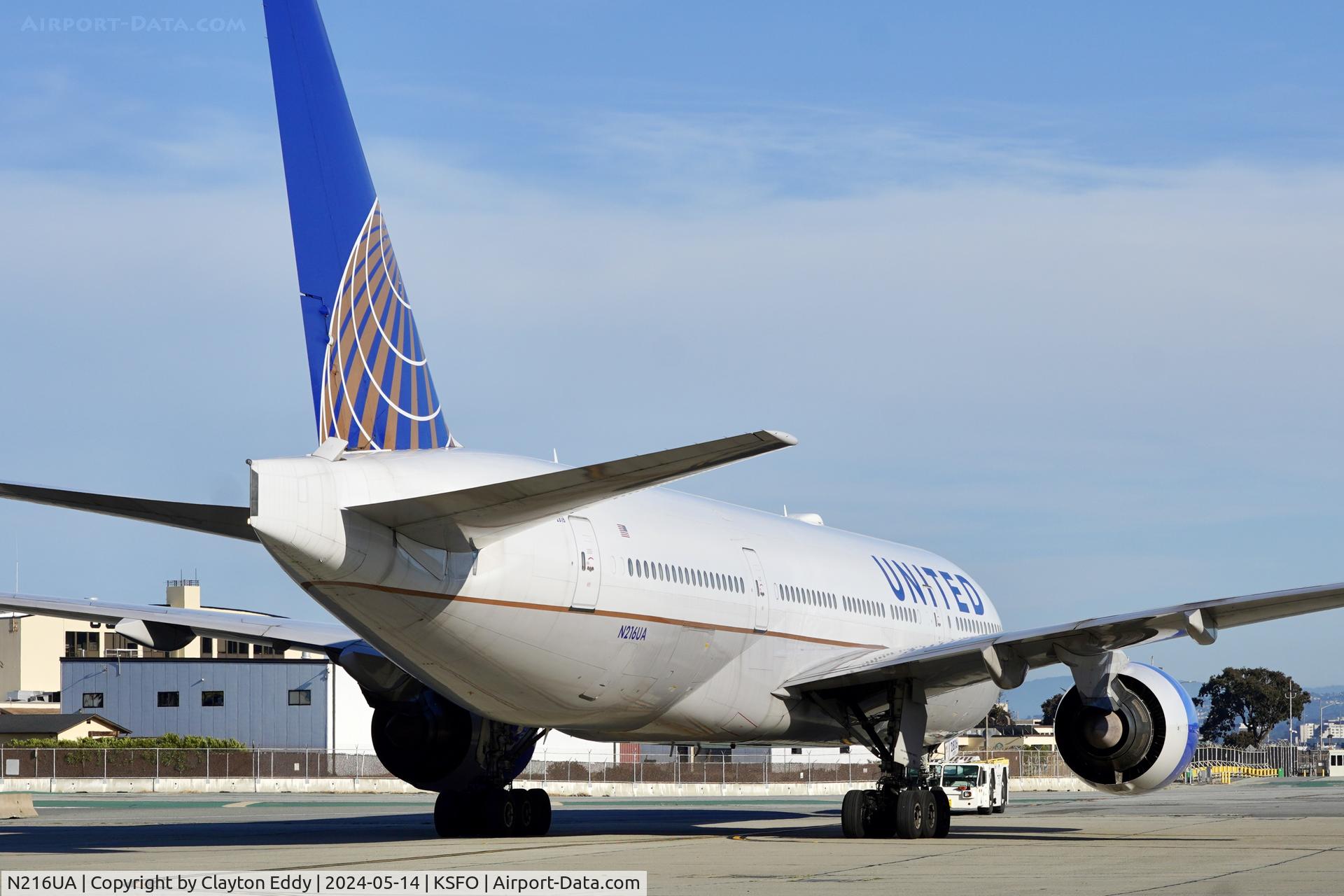 N216UA, 2000 Boeing 777-222 C/N 30549, SFO 2024.