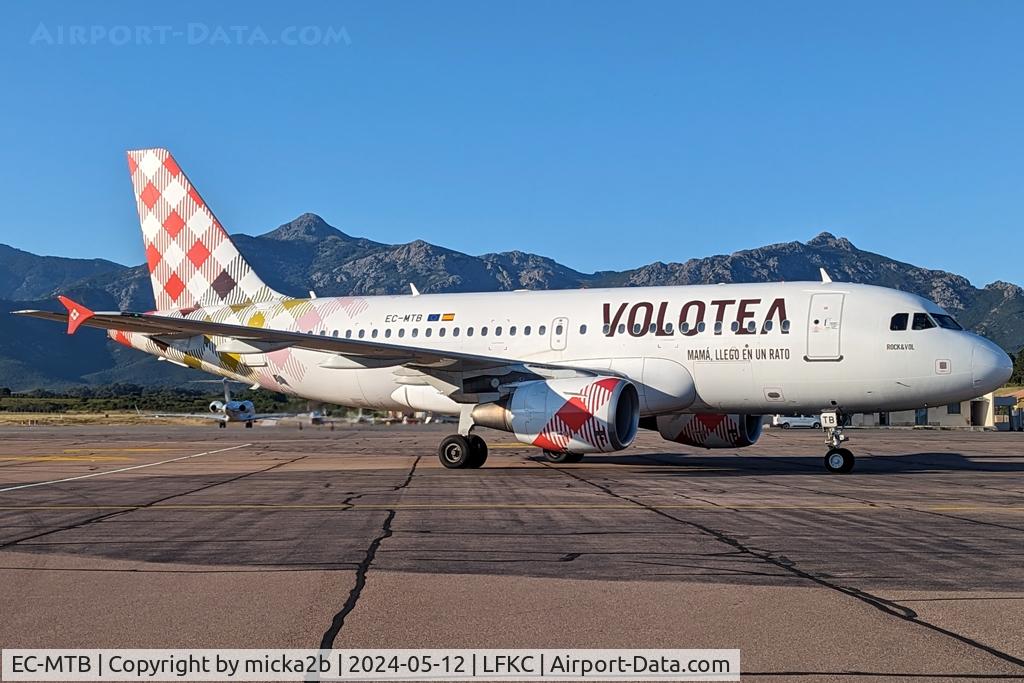 EC-MTB, 2002 Airbus A319-111 C/N 1684, Parked