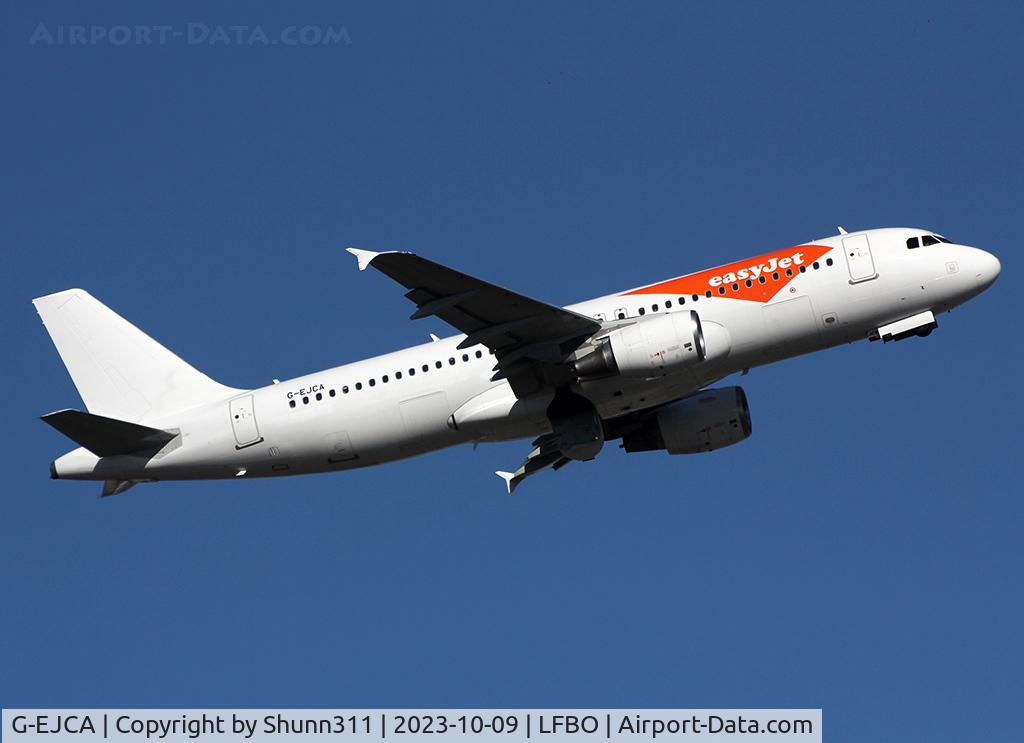 G-EJCA, 2013 Airbus A320-214 C/N 5874, Climbing after take off from rwy 14L... Interim c/s