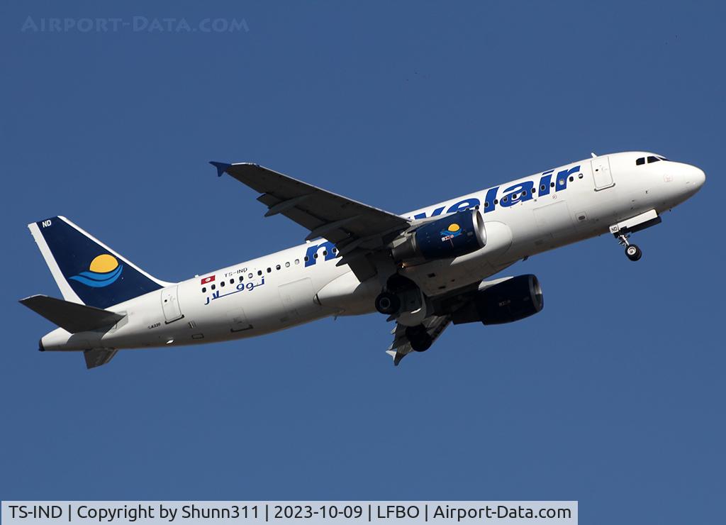 TS-IND, 1992 Airbus A320-212 C/N 348, Climbing after take off from rwy 14L