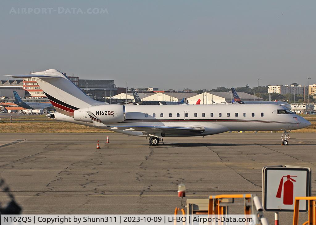 N162QS, 2012 Bombardier BD-700-1A10 Global 6000 C/N 9484, Parked at the General Aviation area...