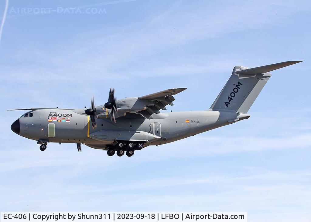 EC-406, 2011 Airbus A400M-180 Atlas C/N 006, Landing rwy 14R with additional numbered flag on fuselage...