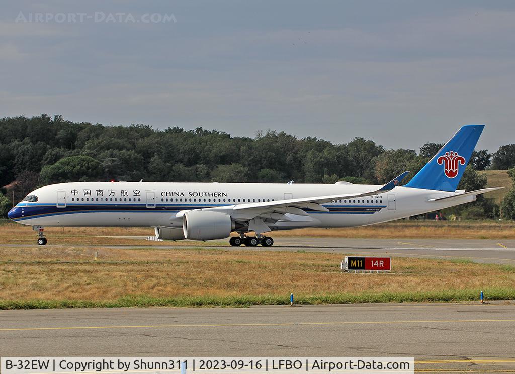 B-32EW, 2023 Airbus A350-941 C/N 0625, Delivery day...