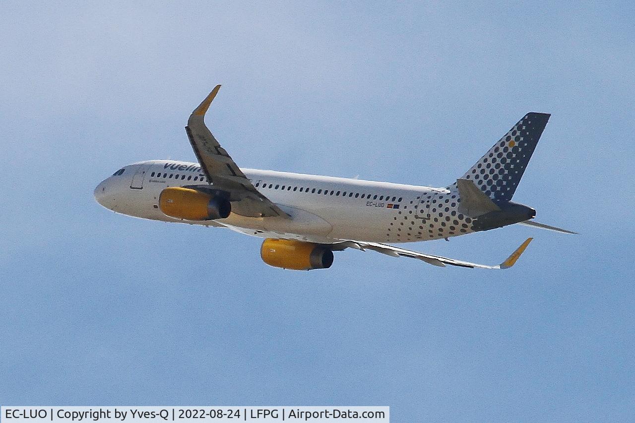 EC-LUO, 2013 Airbus A320-232 C/N 5530, Airbus A320-232, Take off rwy 08L, Roissy Charles De Gaulle airport (LFPG-CDG)