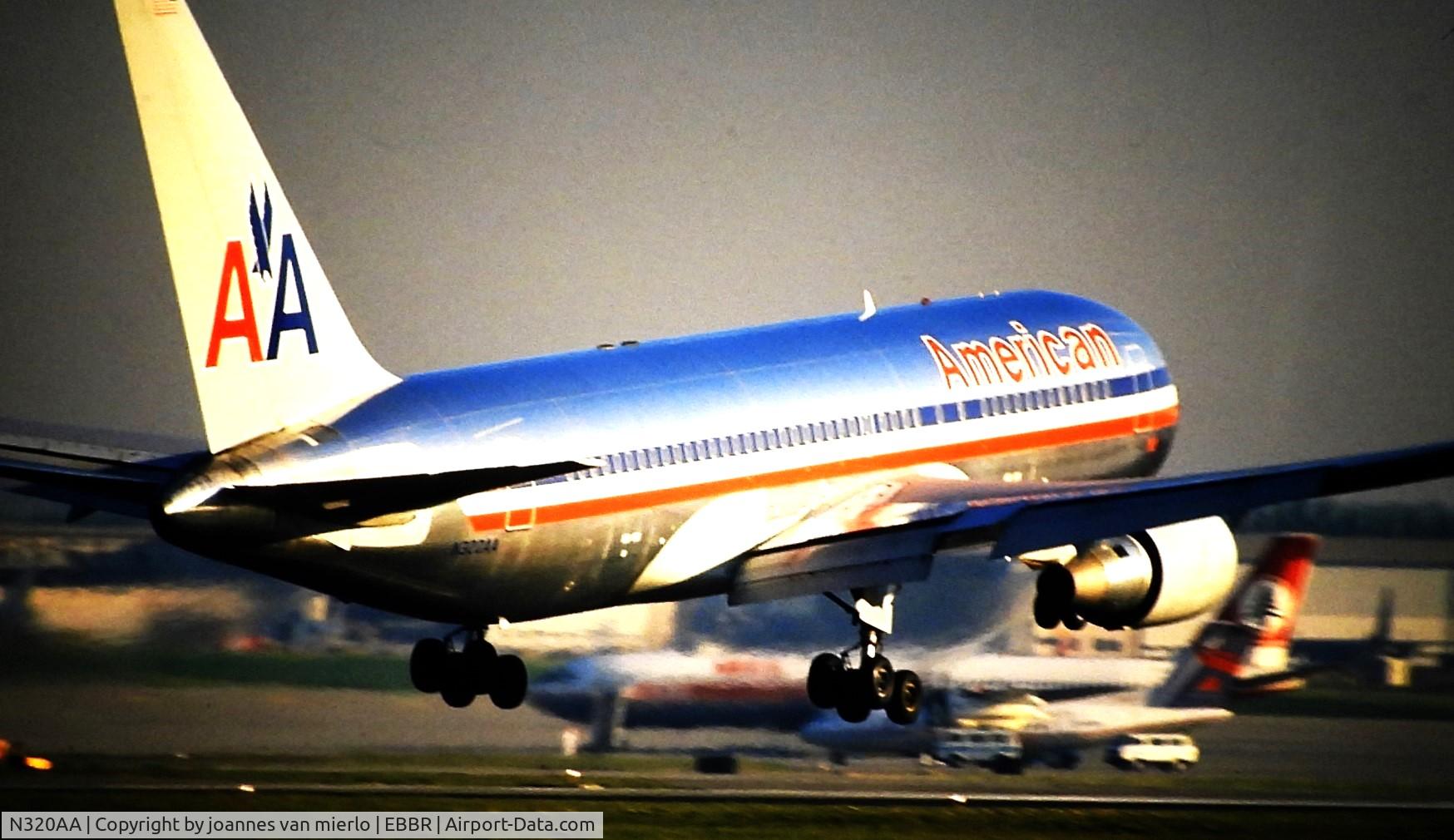 N320AA, 1985 Boeing 767-223 C/N 22321, ex-slide