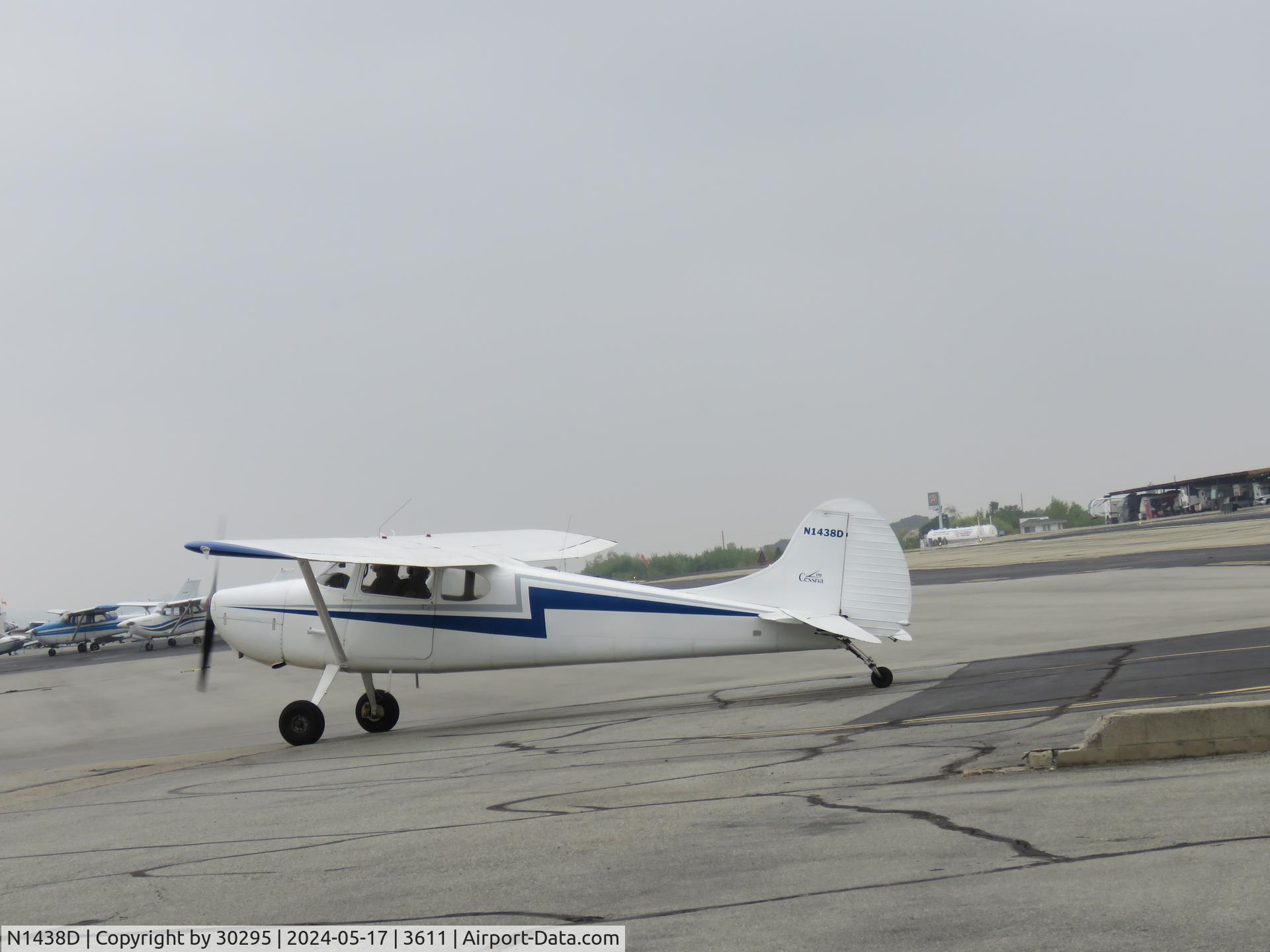 N1438D, 1951 Cessna 170A C/N 20021, Taxiing