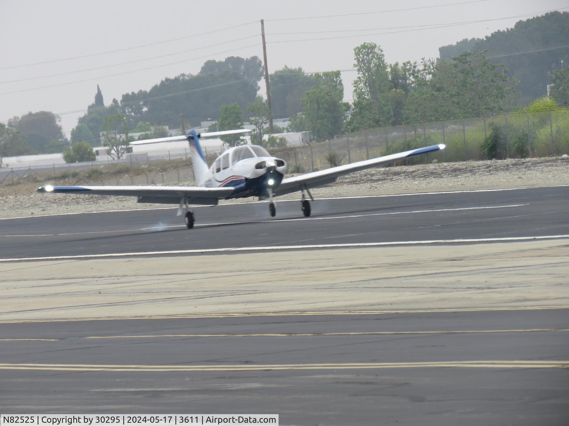N82525, 1982 Piper PA-28RT-201T Arrow IV C/N 28R-8231068, Touch down