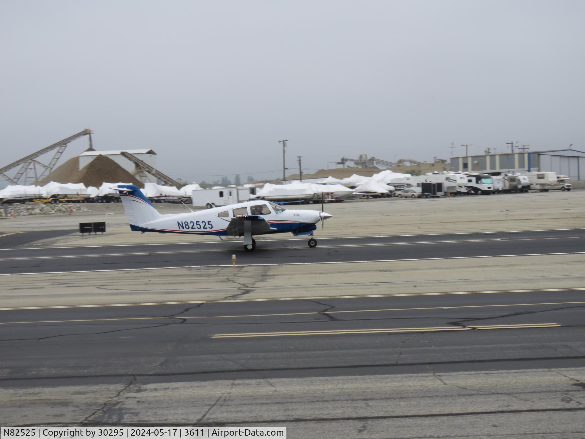 N82525, 1982 Piper PA-28RT-201T Arrow IV C/N 28R-8231068, After landing